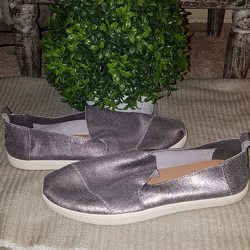 Toms Shoes